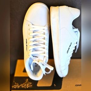 White sneakers- size 10
